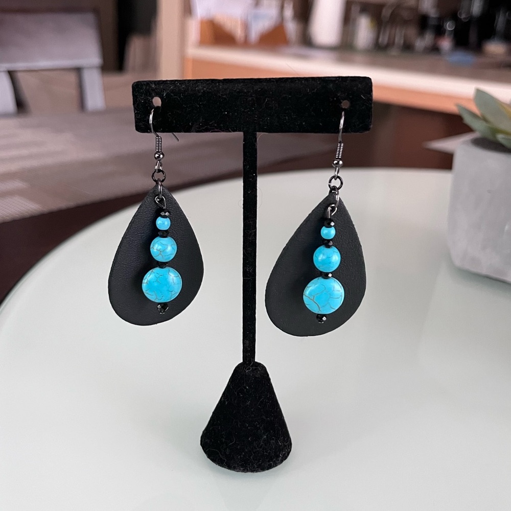 🖤💙Handmade Earrings 💙🖤 - Picture 3 of 12